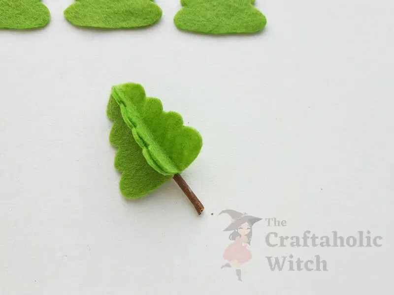 DIY Felt Christmas Tree in 6 Easy Steps (+ Free Pattern)