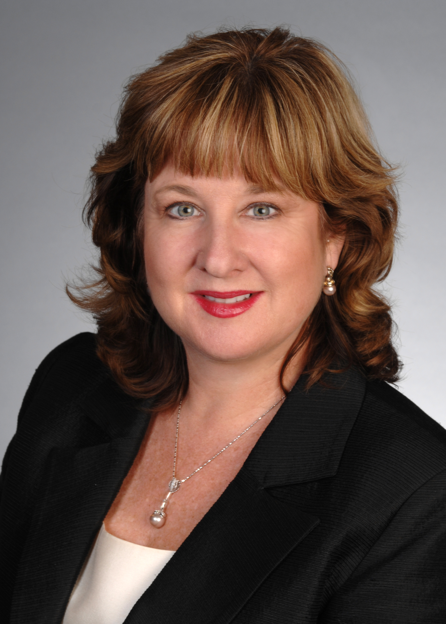 Financial Investment Strategies and Communication Expert Elizabeth