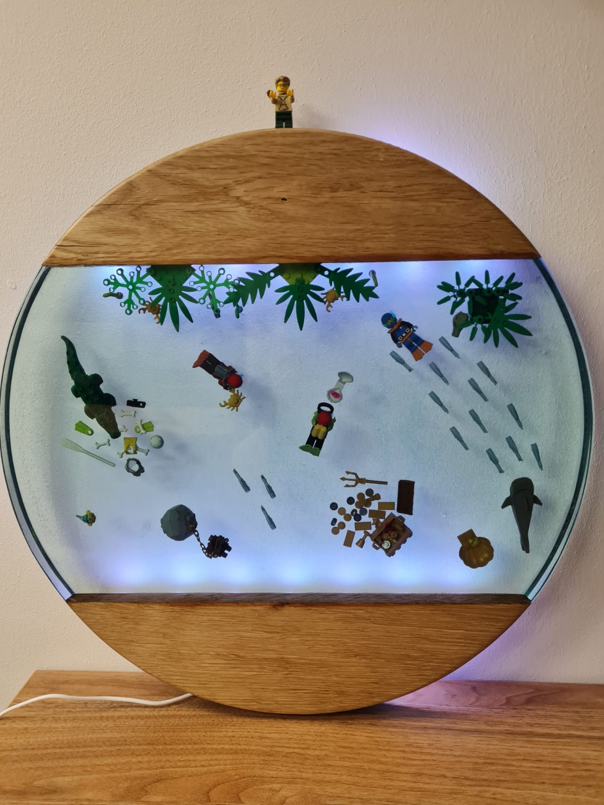 How To Make a Decorative Wall Hanging with LEGO and Epoxy Epoxycraft