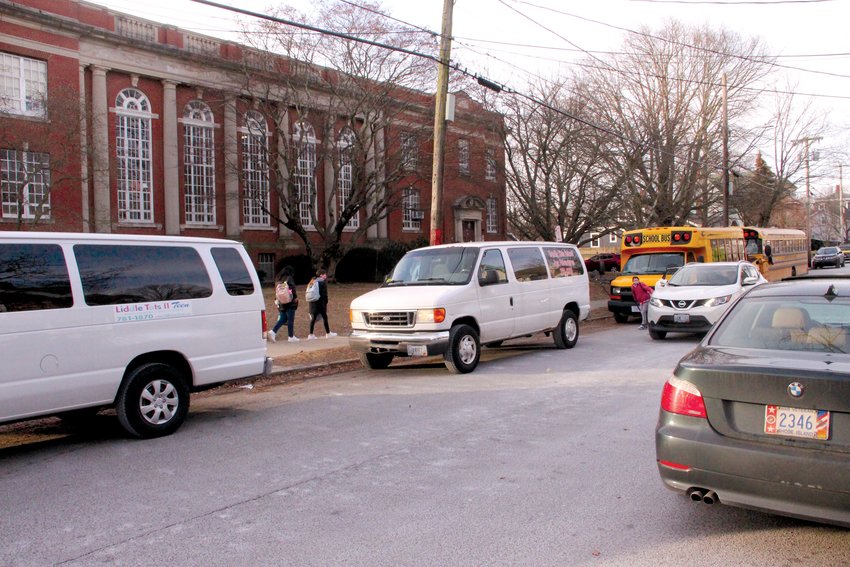 Making Shaw Ave. one way for school pickups, drop offs proposed