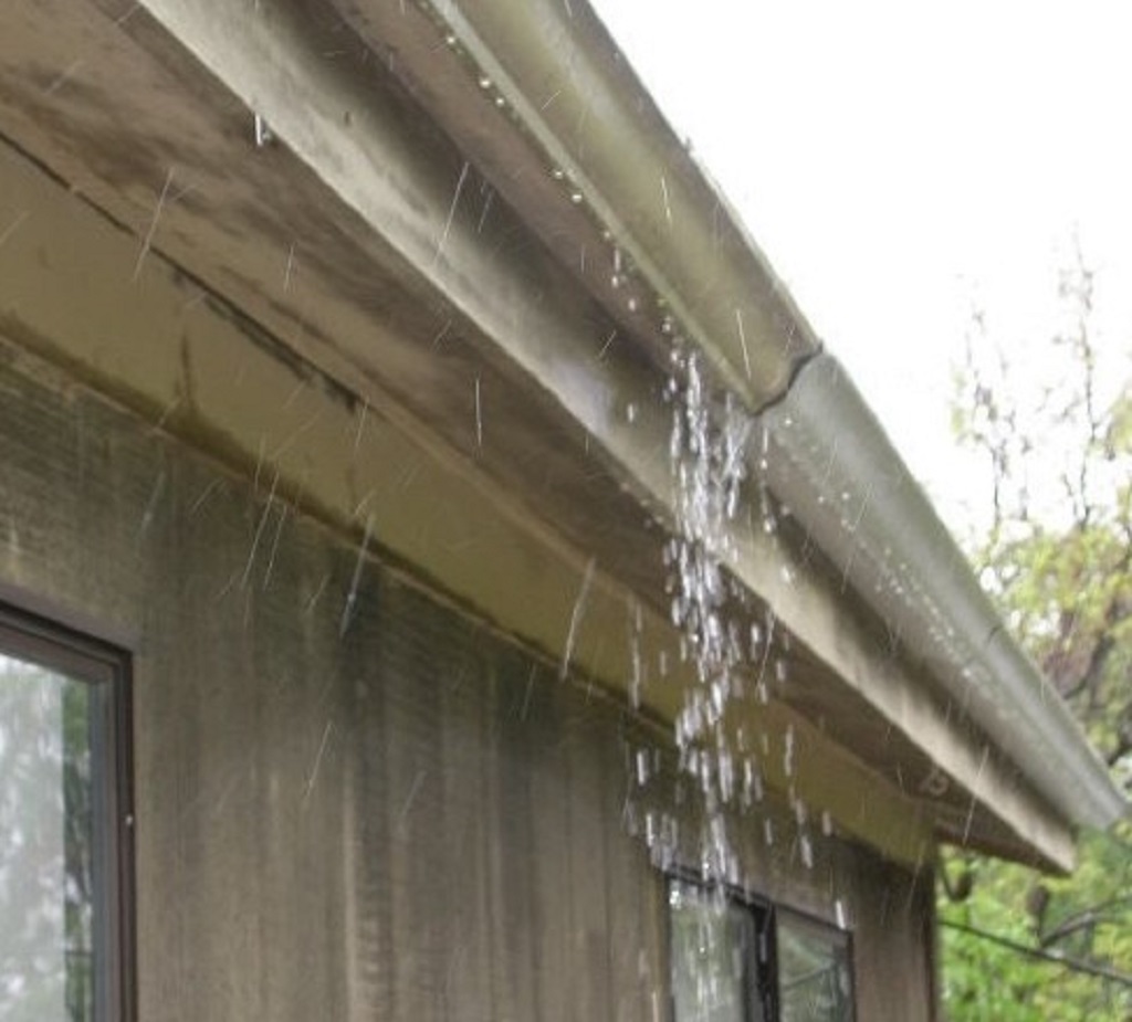 How Much Slope Does a Rain Gutter Need? Equality Mag