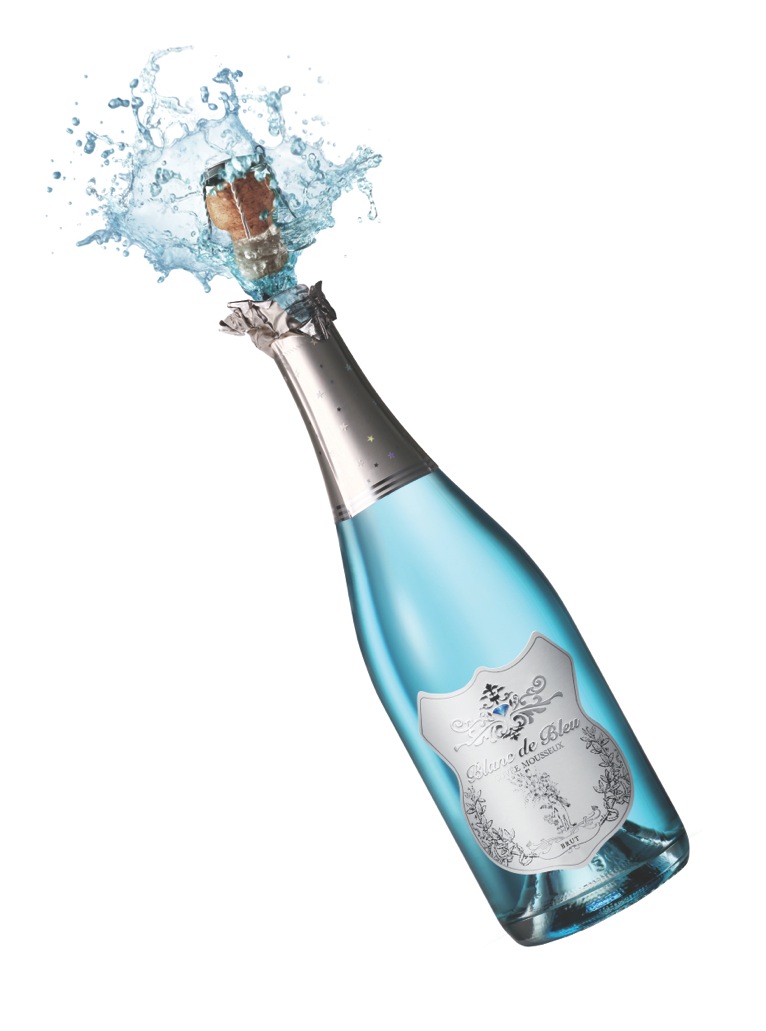 Wow your guests with blue wedding cocktails