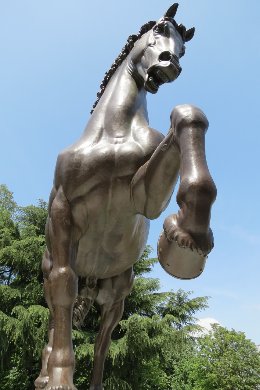 Cavallo Equestrian statues