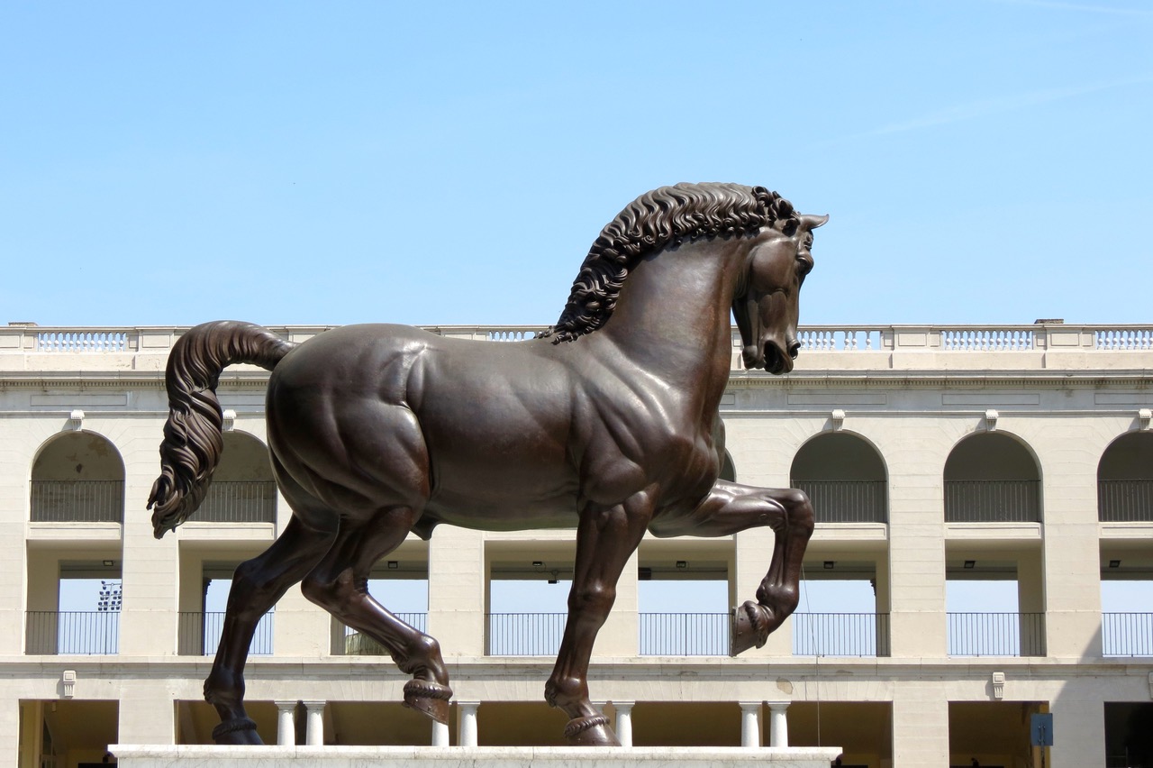 Cavallo Equestrian statues