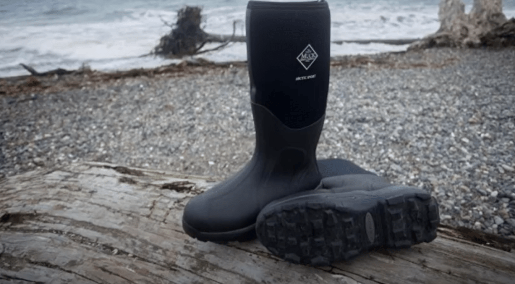 The 6 Best Barn Boots for Mucking Stalls (Hard Worker Boots) Equineigh