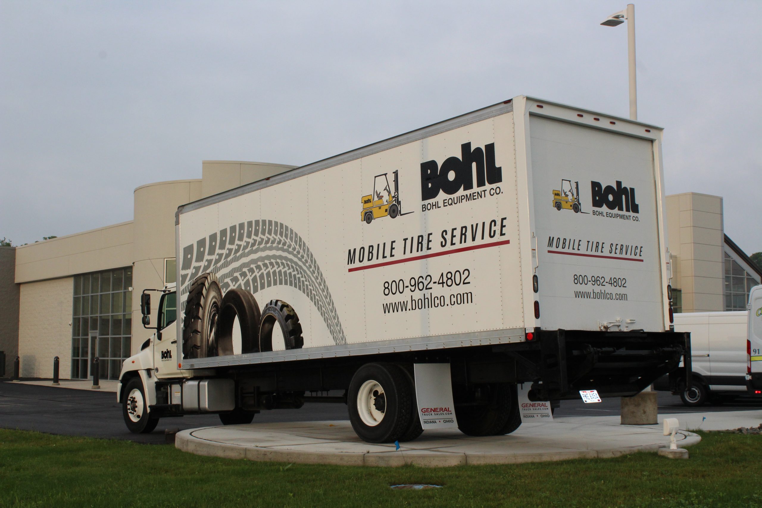 BOX Truck Graphic & Installation EQUIPT Graphics Solutions