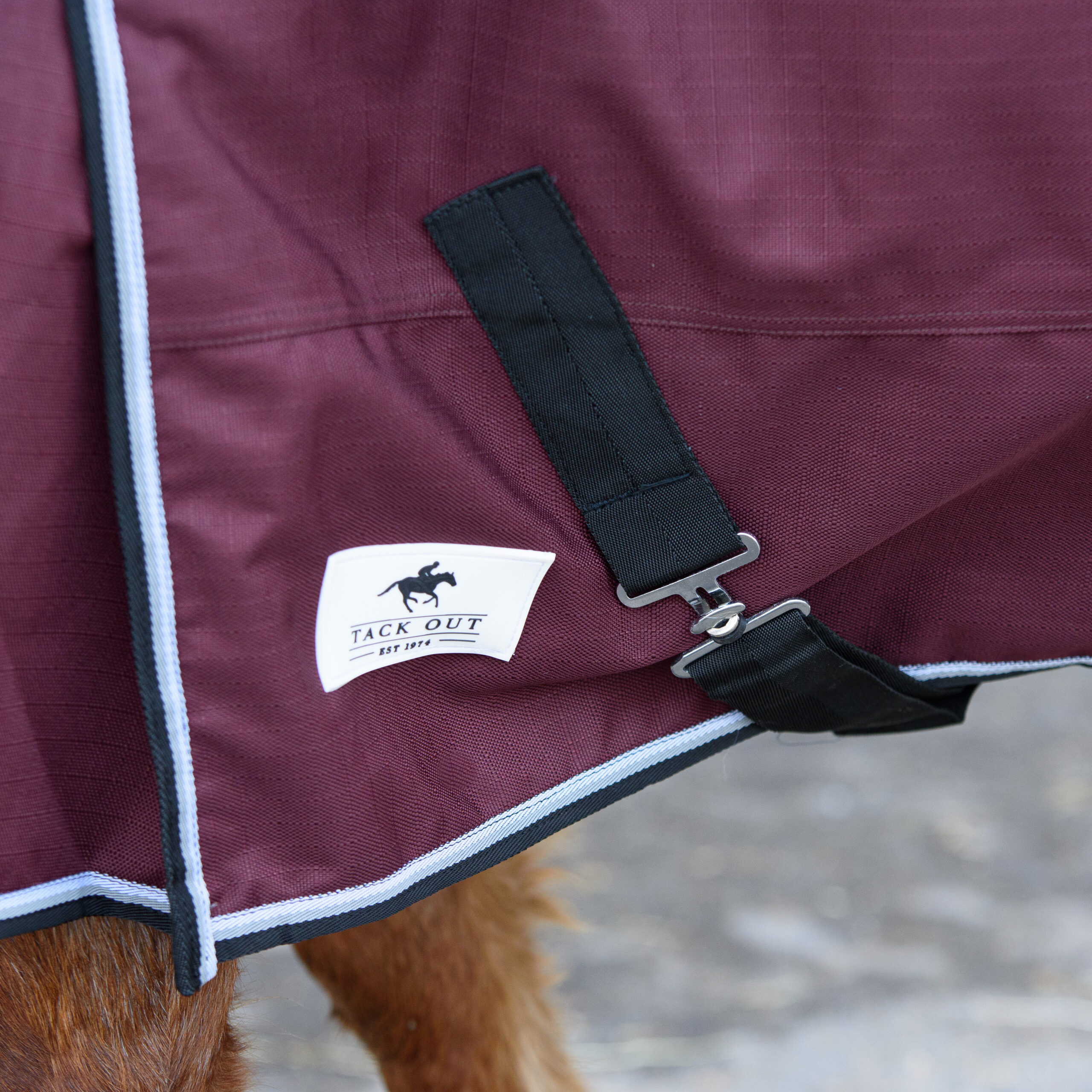 1200D Outdoor Winter Turnout Horse Rugs 100G Fill Combo Neck Teflon Red