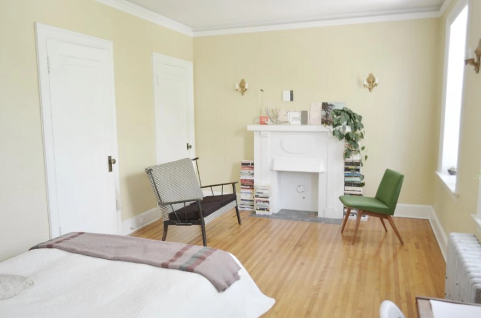 Estudio en 80 Roslyn Rd, Winnipeg, MB R3L 0G6, Canada, Winnipeg