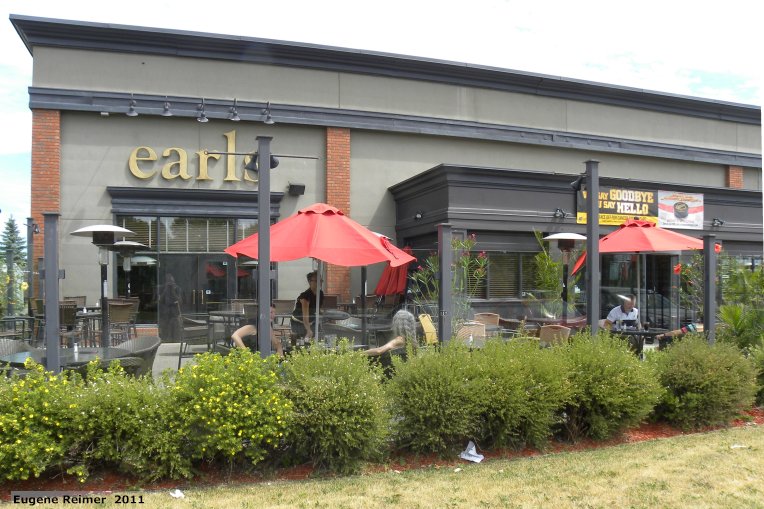 Earls Restaurant outdoor patio