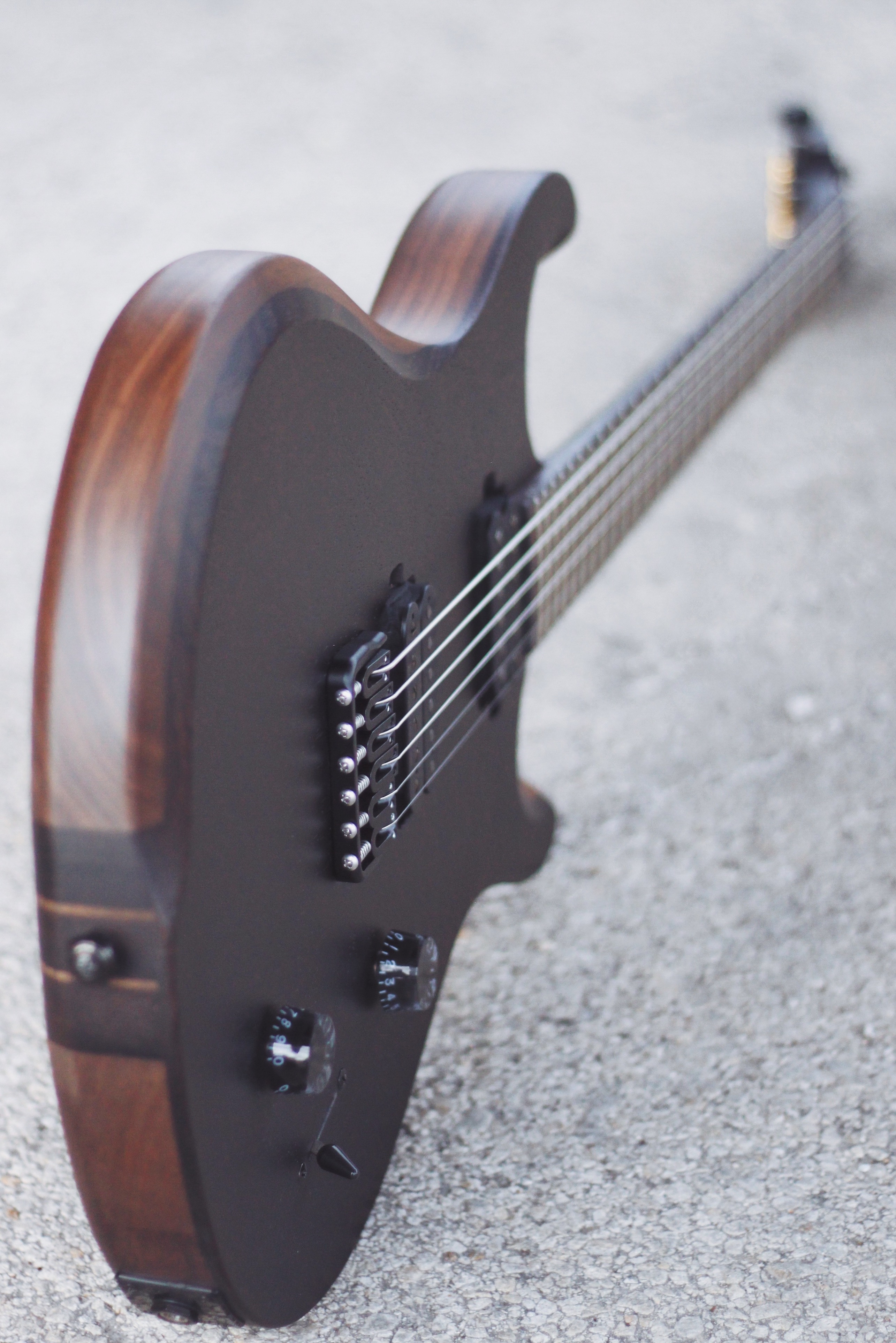 Review Jericho Edge Premium 6 Baritone Extended Range Guitar Nerds