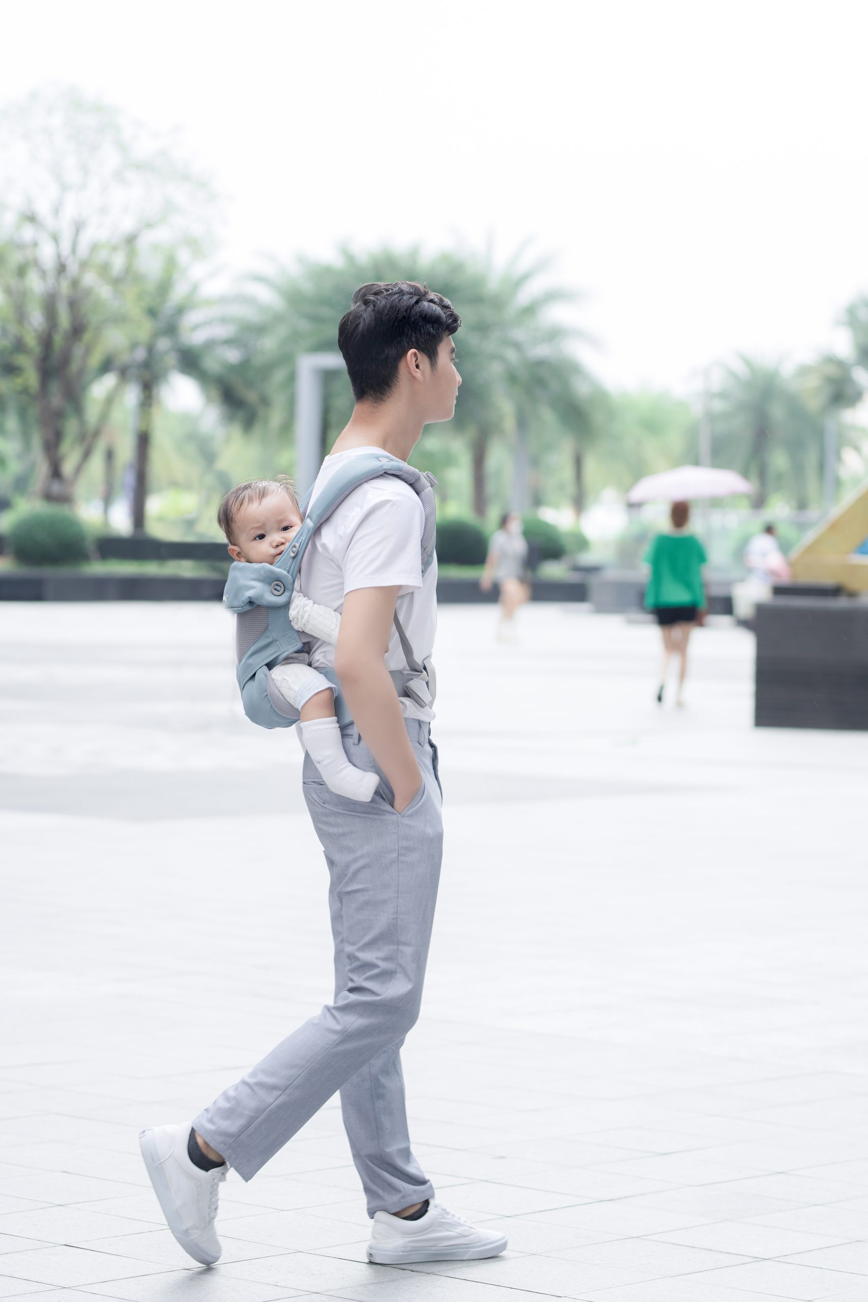 360 All positions Baby Carrier Cool Air Mesh Chambray Ergobaby