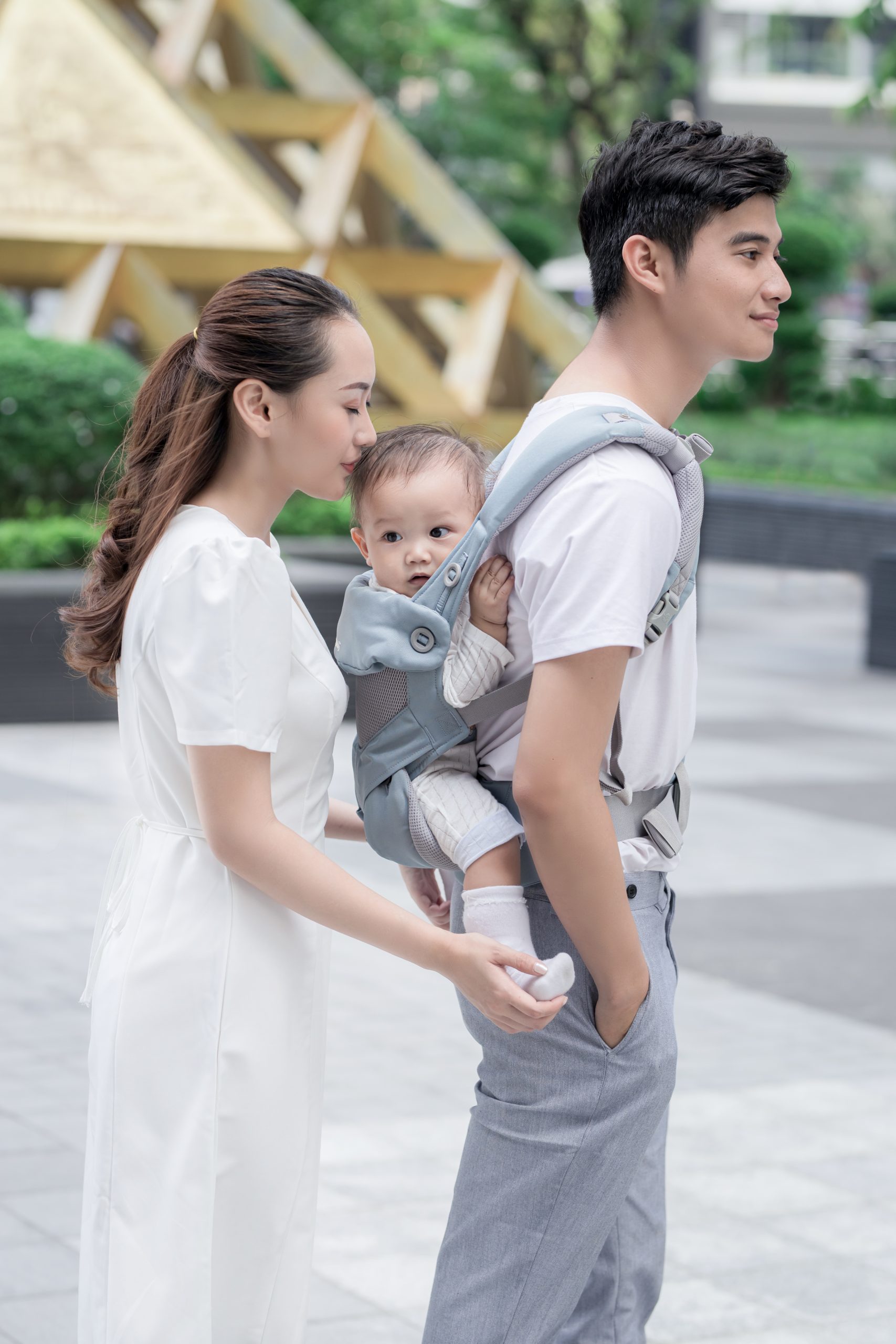 360 All positions Baby Carrier Cool Air Mesh Chambray Ergobaby
