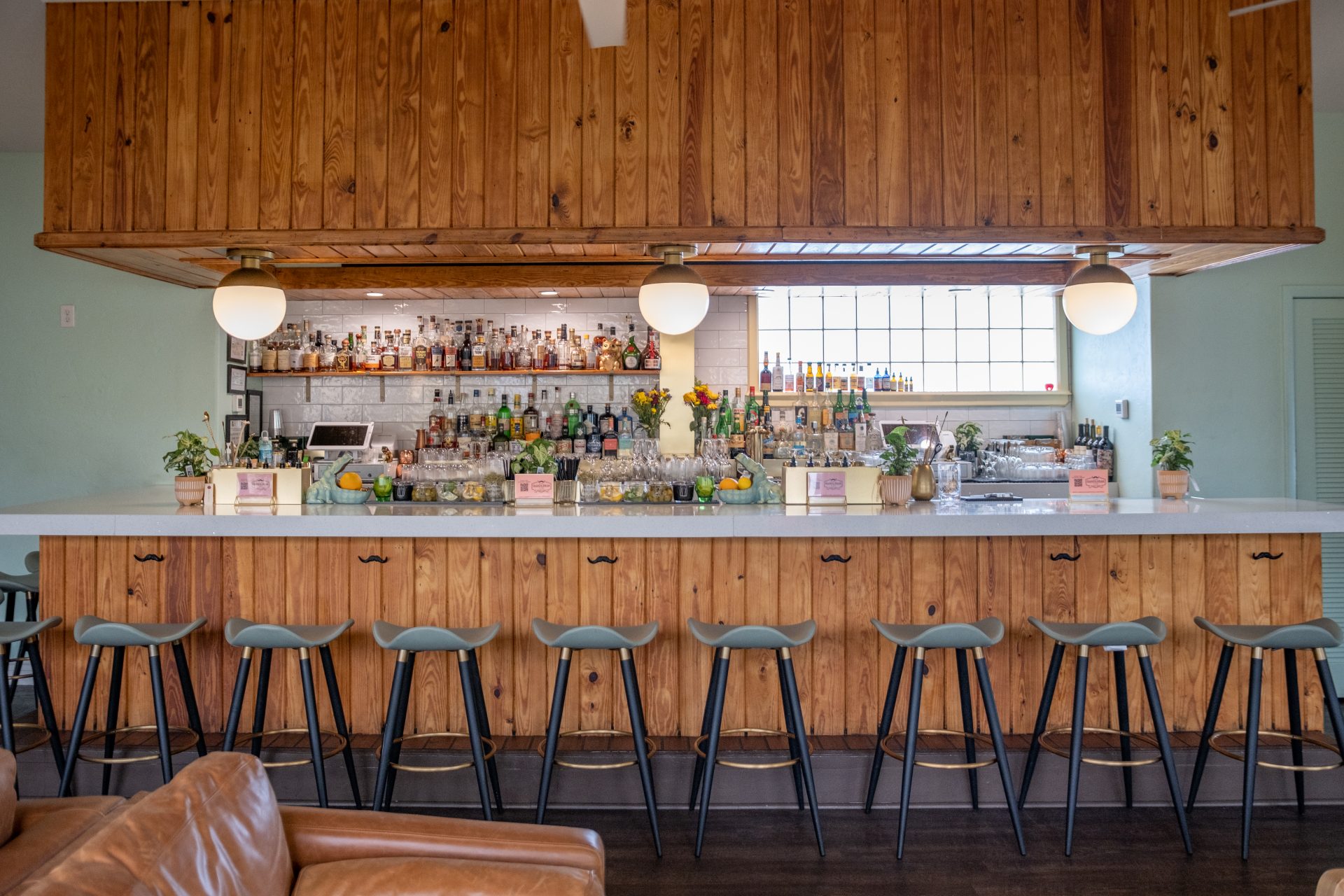 Discover the HandleBar! A Unique Bar in Mount Dora! Erica Diaz Team