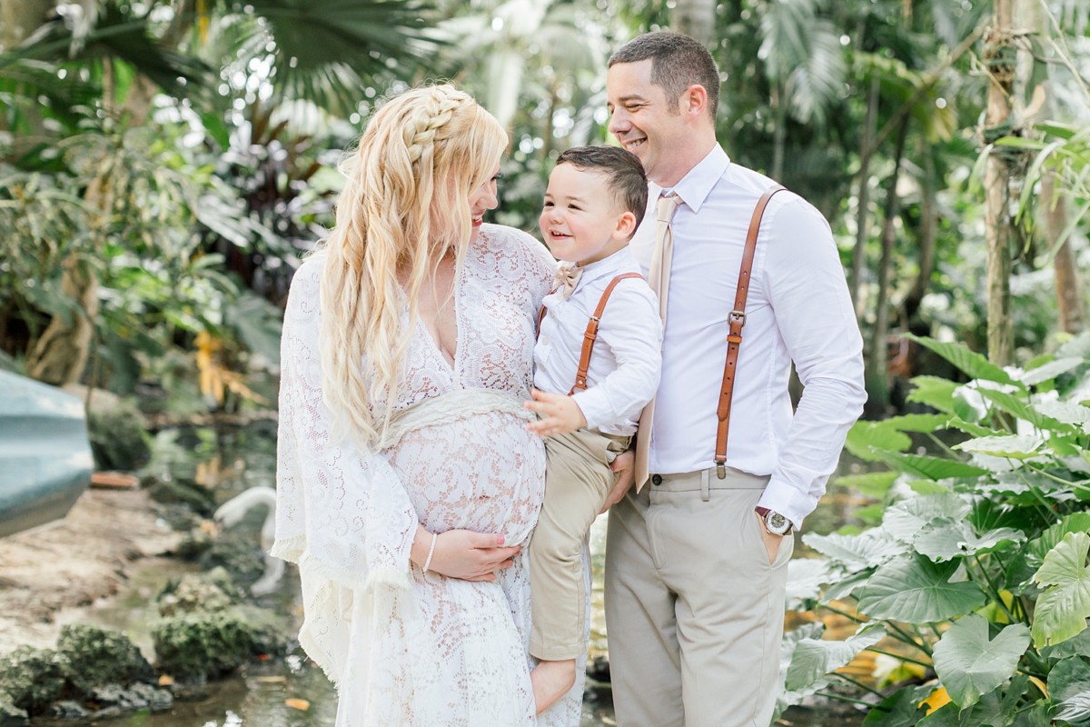 Miami Maternity SessionThe Walton House Tropical Maternity Photoshoot