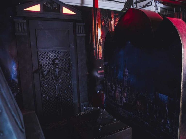 Turnkey escape room Vampires from Indestroom escape room suppliers.