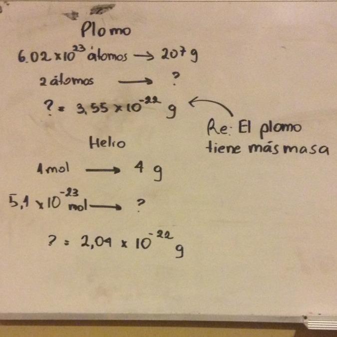 calcula la masa atomica del plomo Brainly.lat
