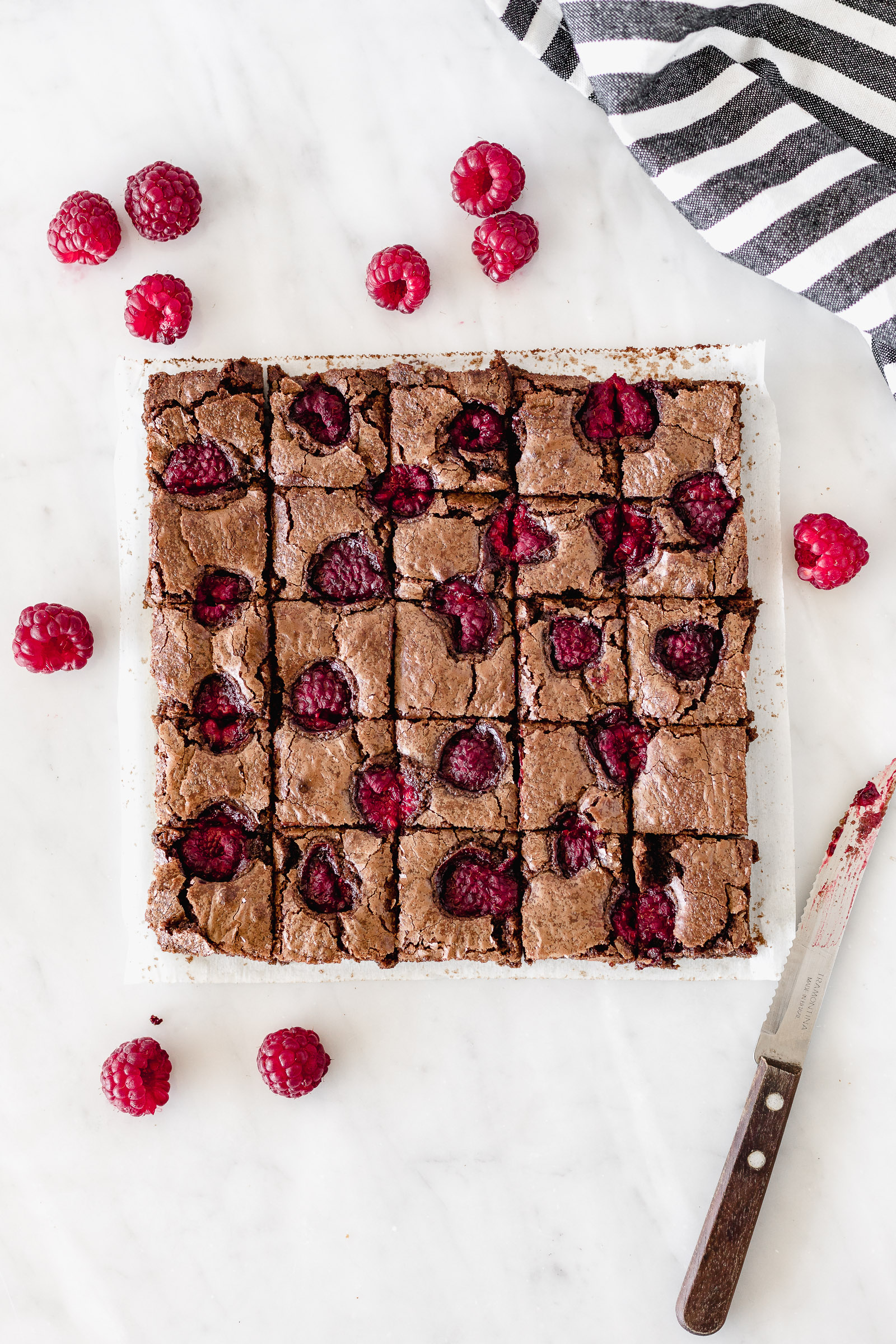 Brownies con frambuesas y chocolate bitter Cravings Journal