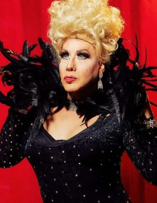 Diva Divine 20 Años Reinventando El Drag