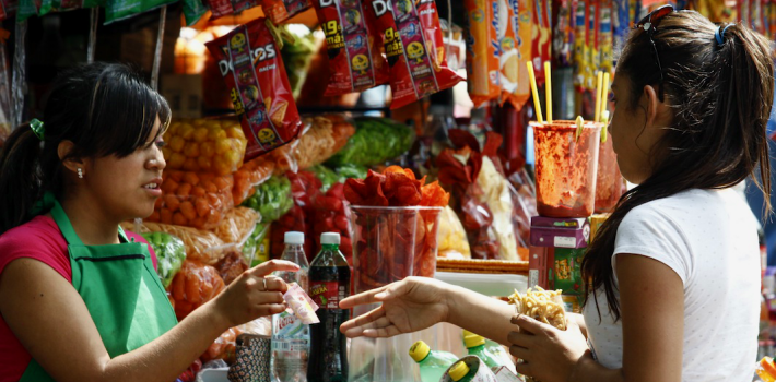 Impuesto a comida chatarra en México solo afecta a los pobres