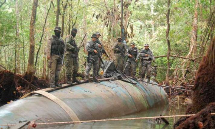 Destruyen "narcosubmarino" en frontera entre Colombia y