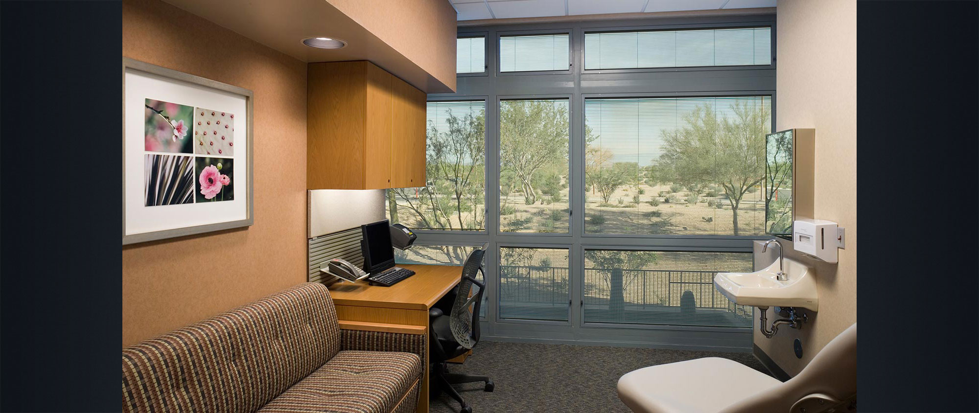 Mayo Clinic Hospital and Mayo Clinic Specialty Building ESa