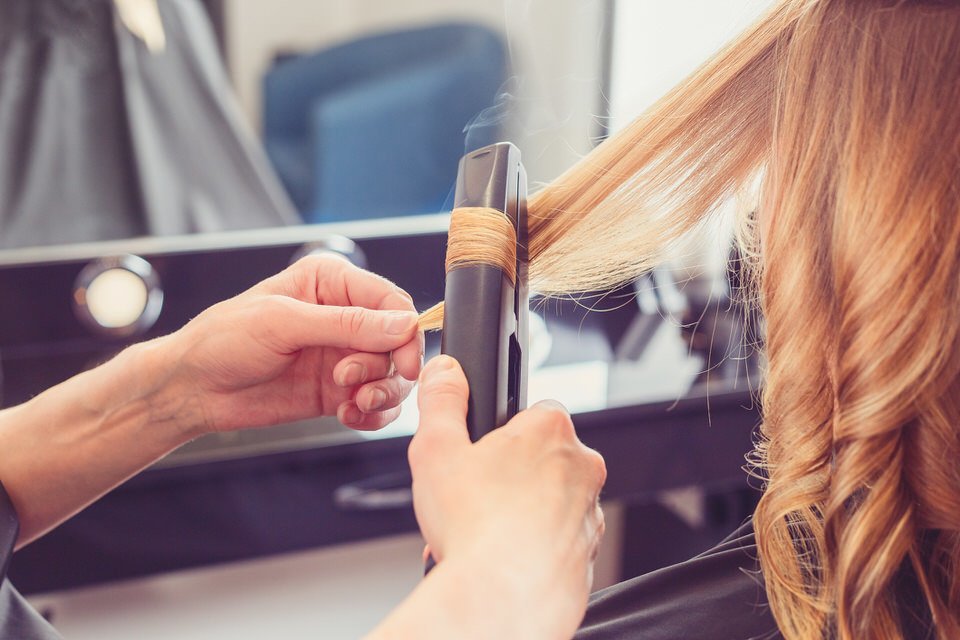 Estas son las consecuencias de utilizar la plancha del pelo a menudo
