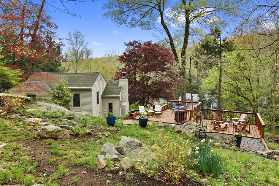 ESCAPE BROOKLYN Charming Country Lakehouse in Katonah, NY