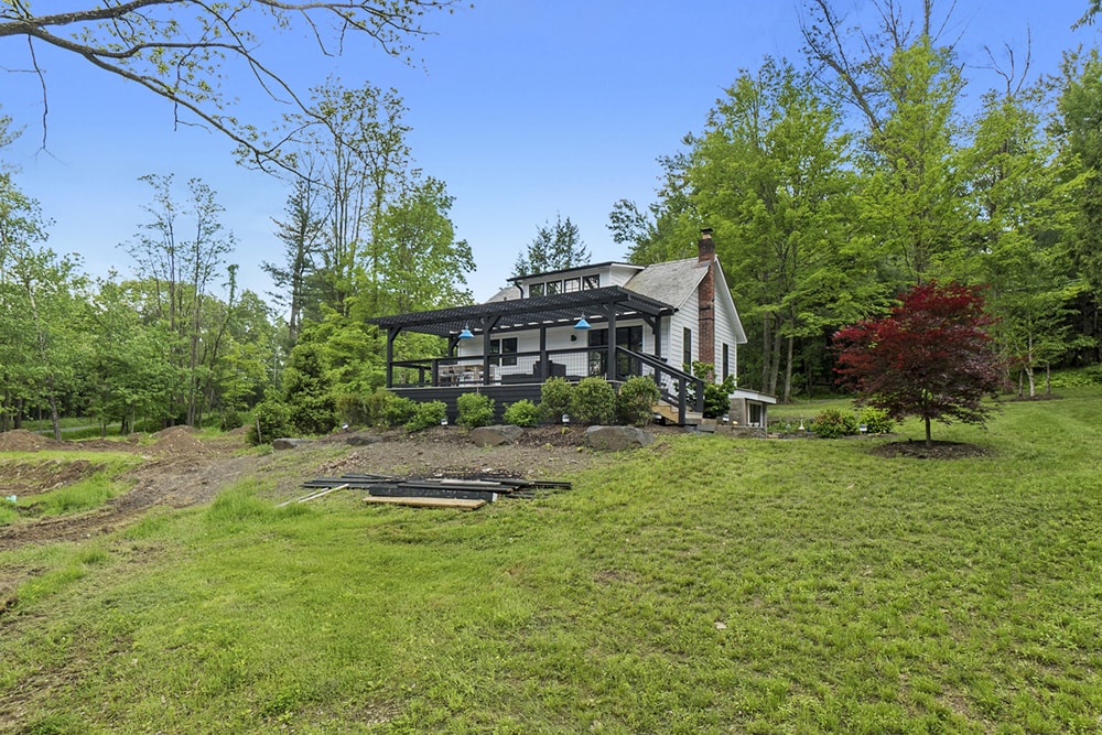 ESCAPE BROOKLYN A Scandinavian Cottage in Accord, NY