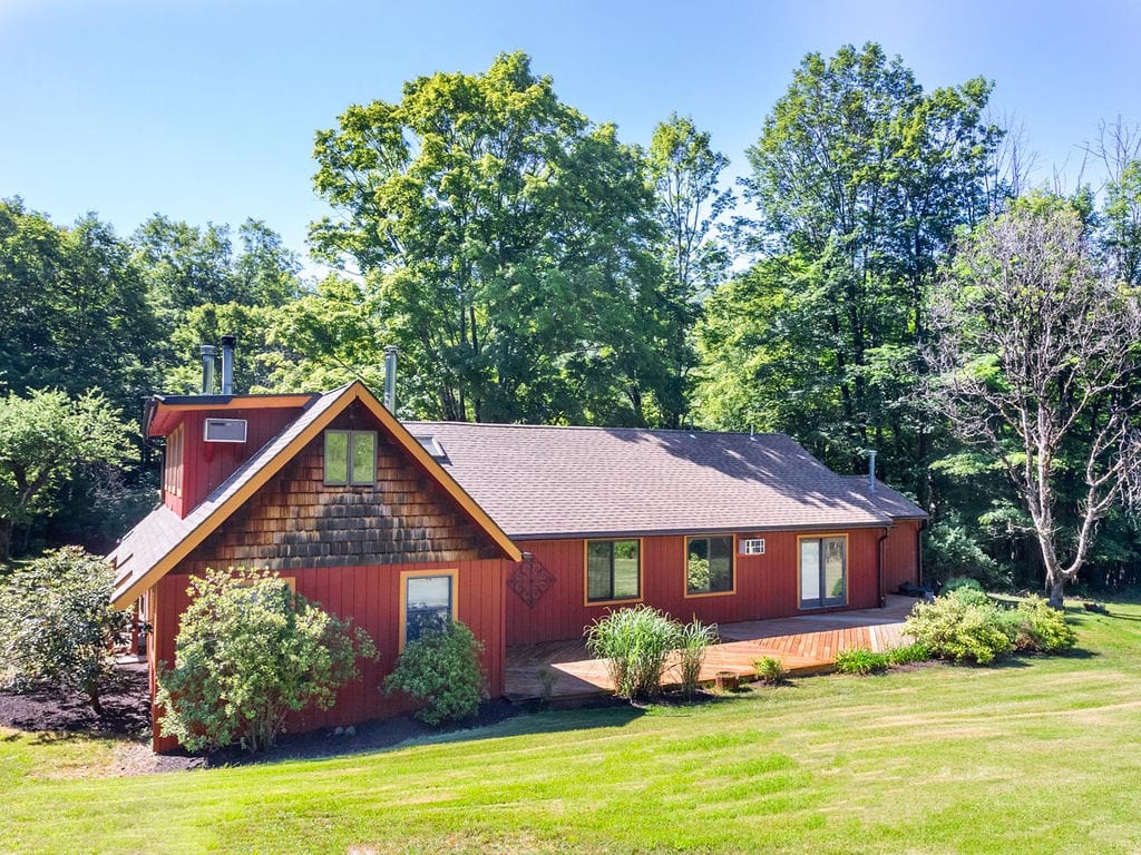 ESCAPE BROOKLYN Contemporary Home in Boiceville, NY