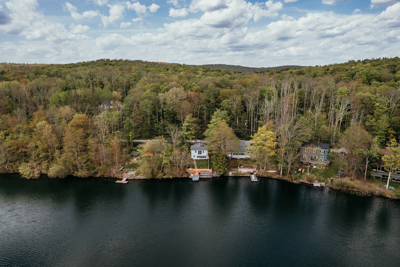 ESCAPE BROOKLYN Midcentury Cottage on Anawanda Lake, Roscoe, NY