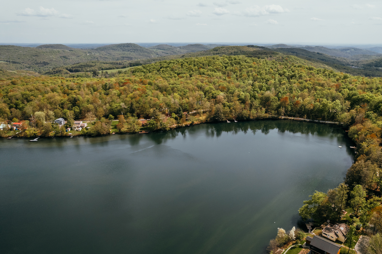 ESCAPE BROOKLYN Midcentury Cottage on Anawanda Lake, Roscoe, NY