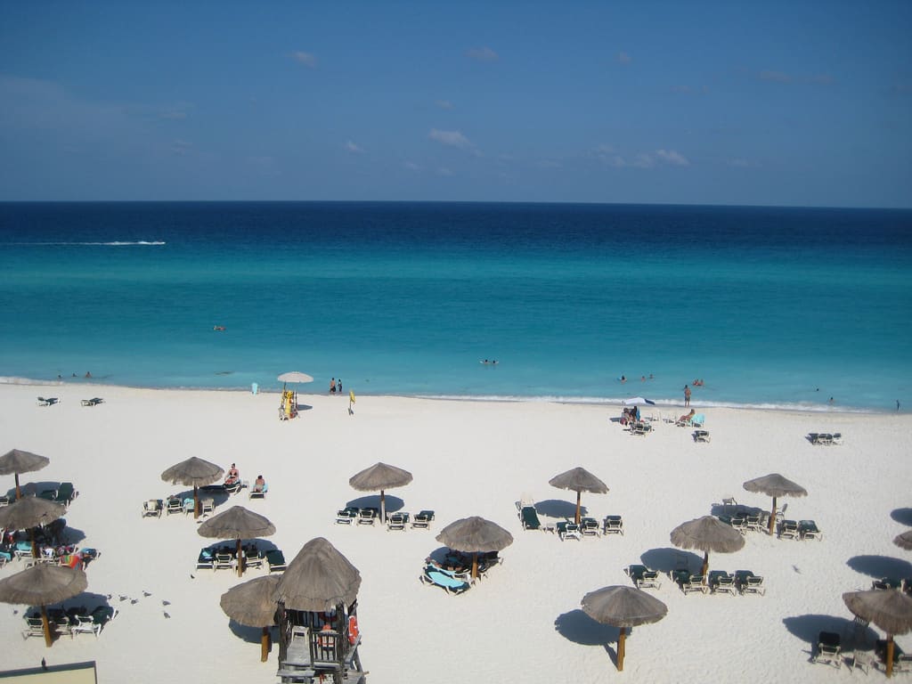 Nonstop Flights Houston to Cancun 205 r/t United / SWA