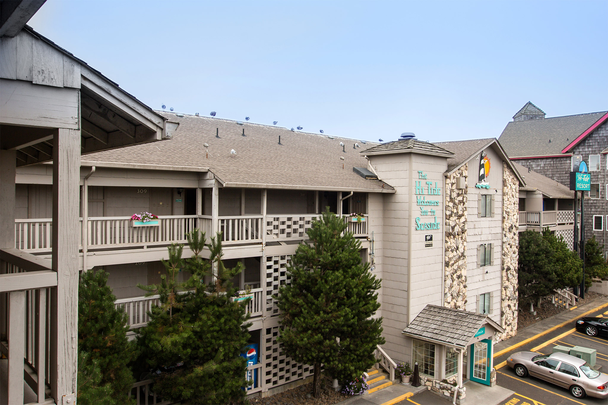 Visit the HiTide Oceanfront Inn Seaside Escape Lodging