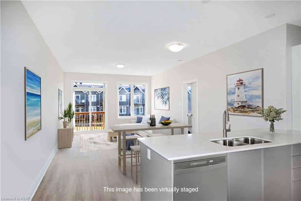 17 LAKEWOOD Crescent 33 Escape to Port 32