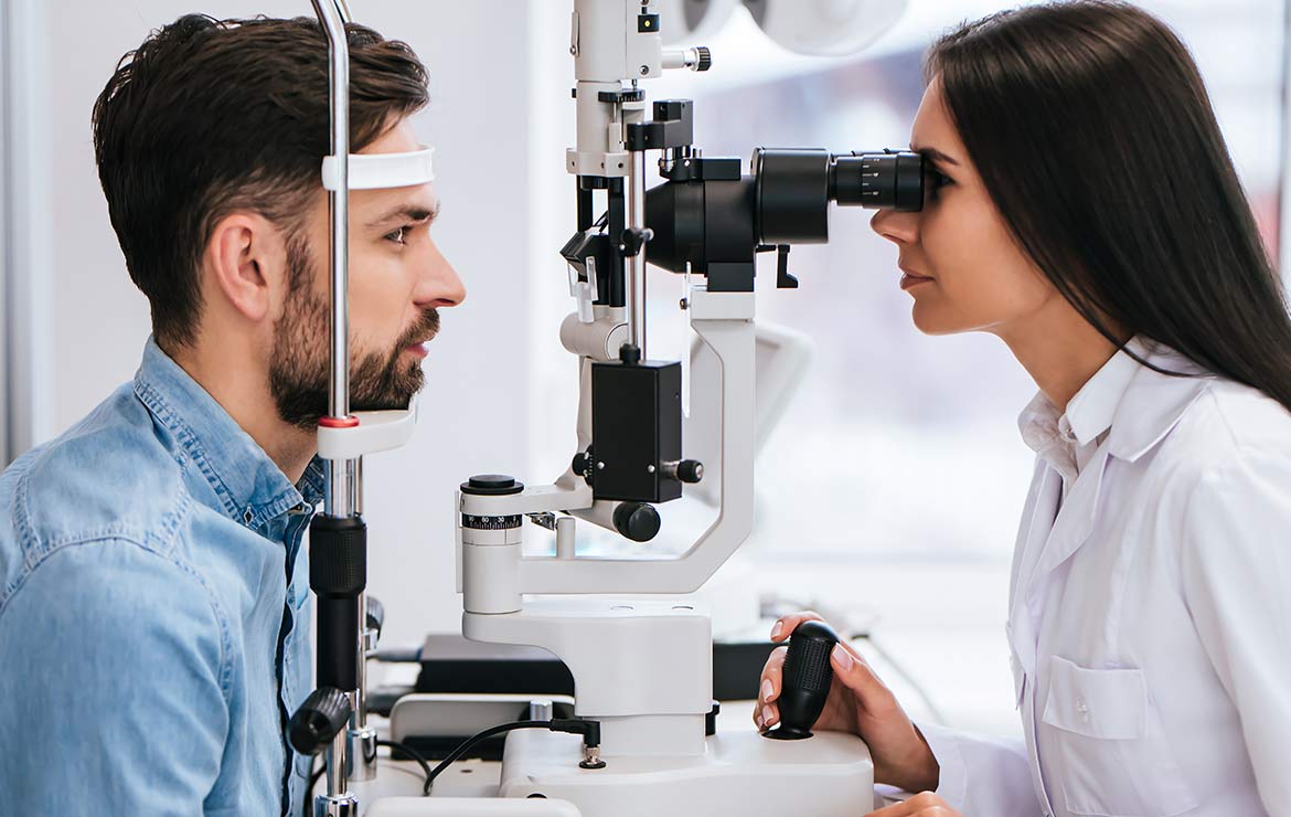 Máster experto en Óptica y Optometría (Con Certificación Universitaria