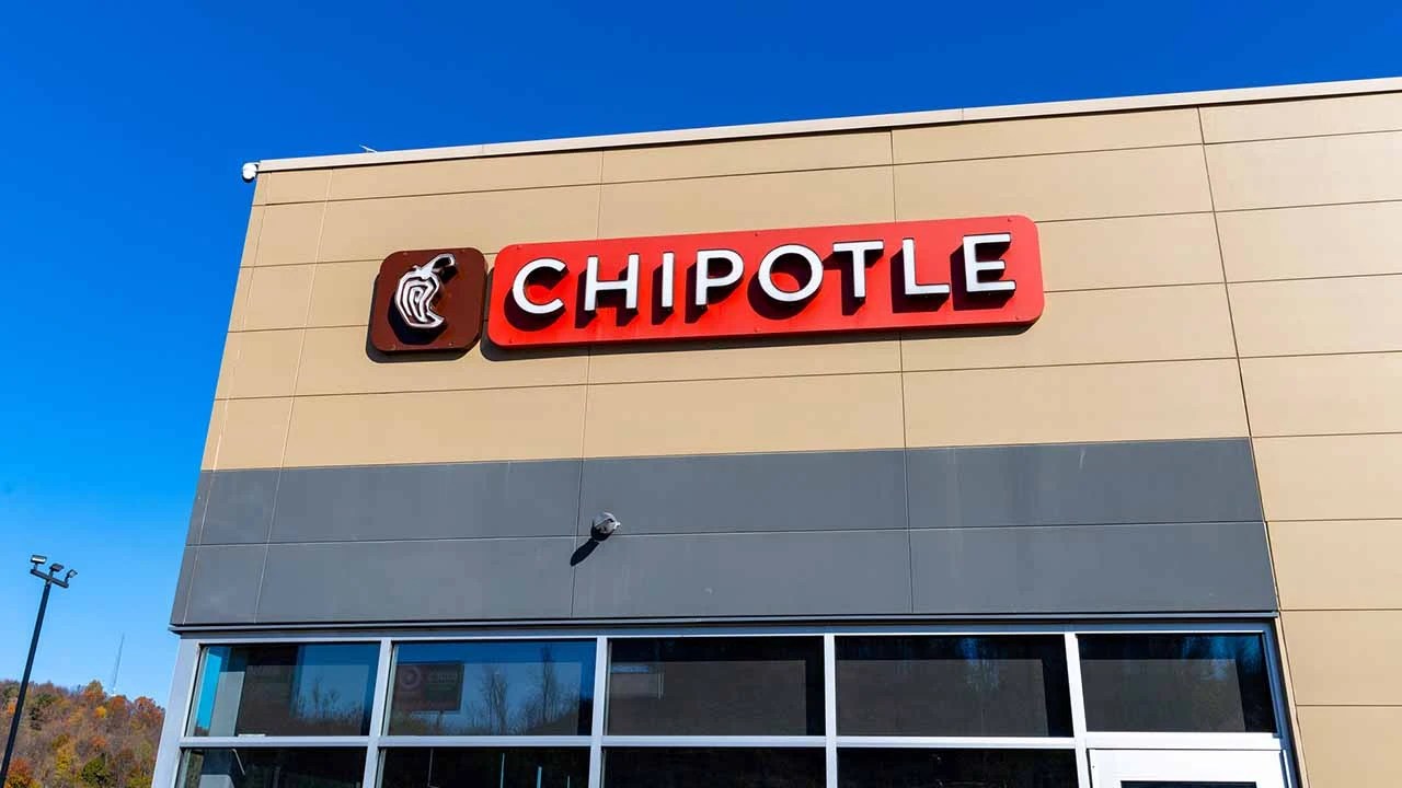 Chipotle Pilots New 100 Renewable Energy Restaurant Design Alongside