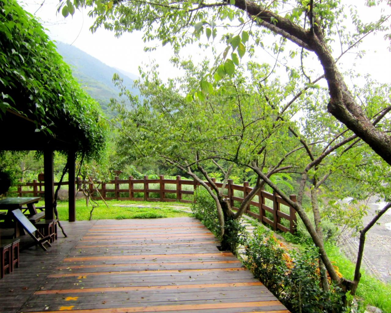 Garden Background wallpaper 1280x1024 23113