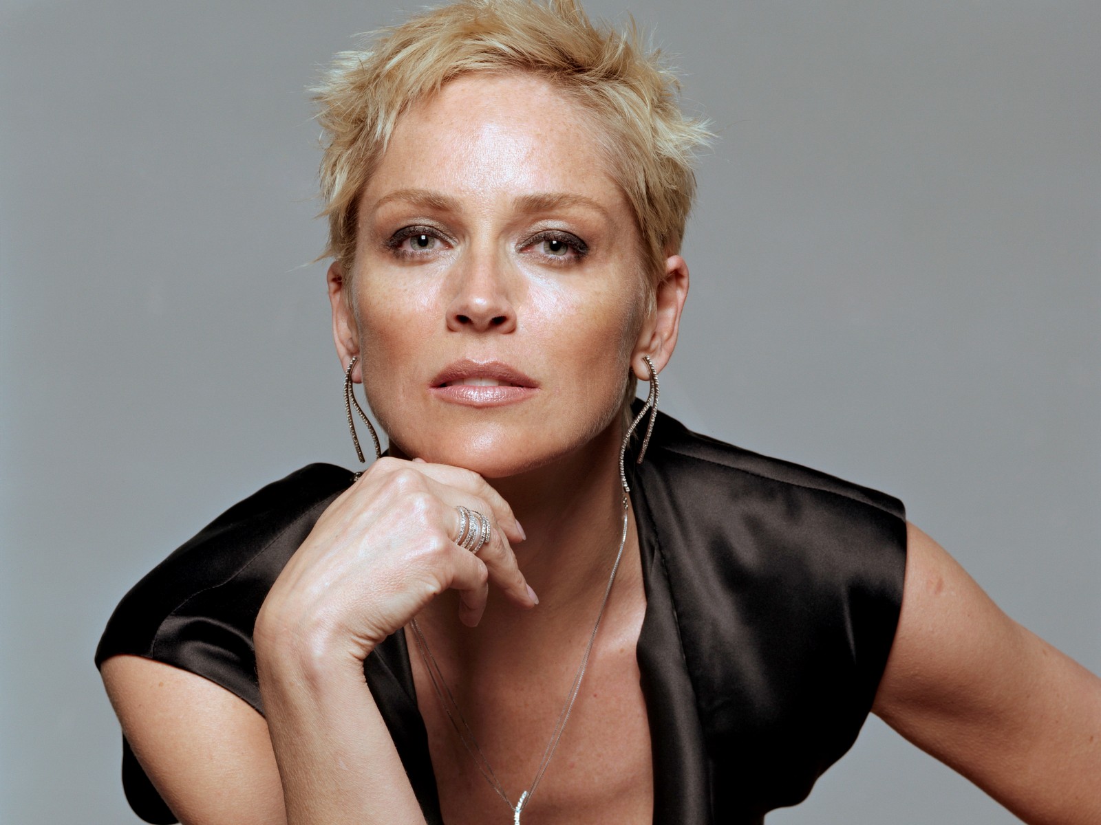 Sharon Stone wallpaper 1600x1200 64933