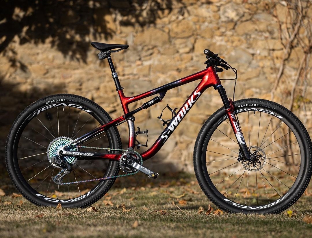 Bicis de los pro SWorks Epic 2022 del Specialized Factory Racing