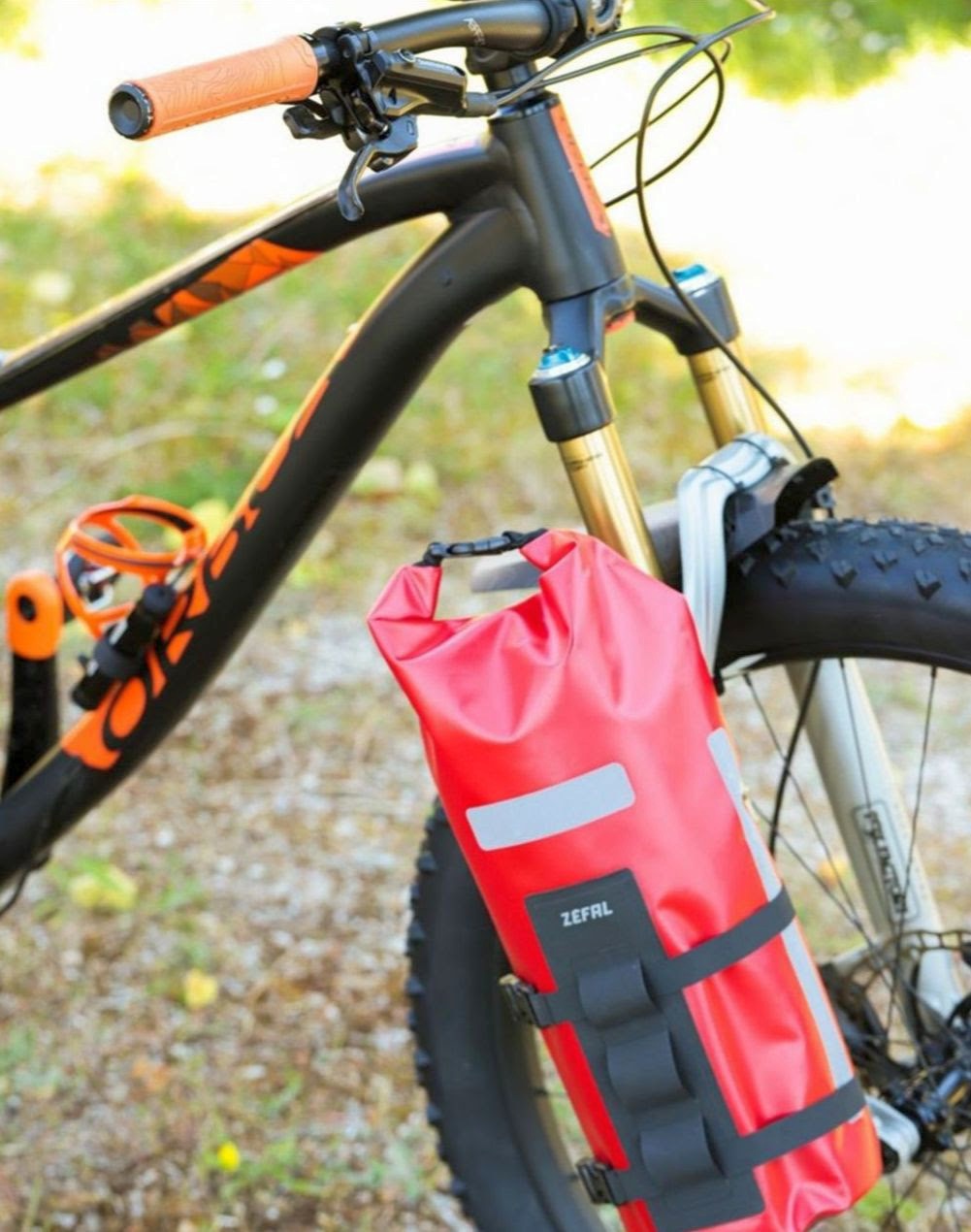 Zéfal ZAdventure Fork Pack, un soporte universal para bolsas en la