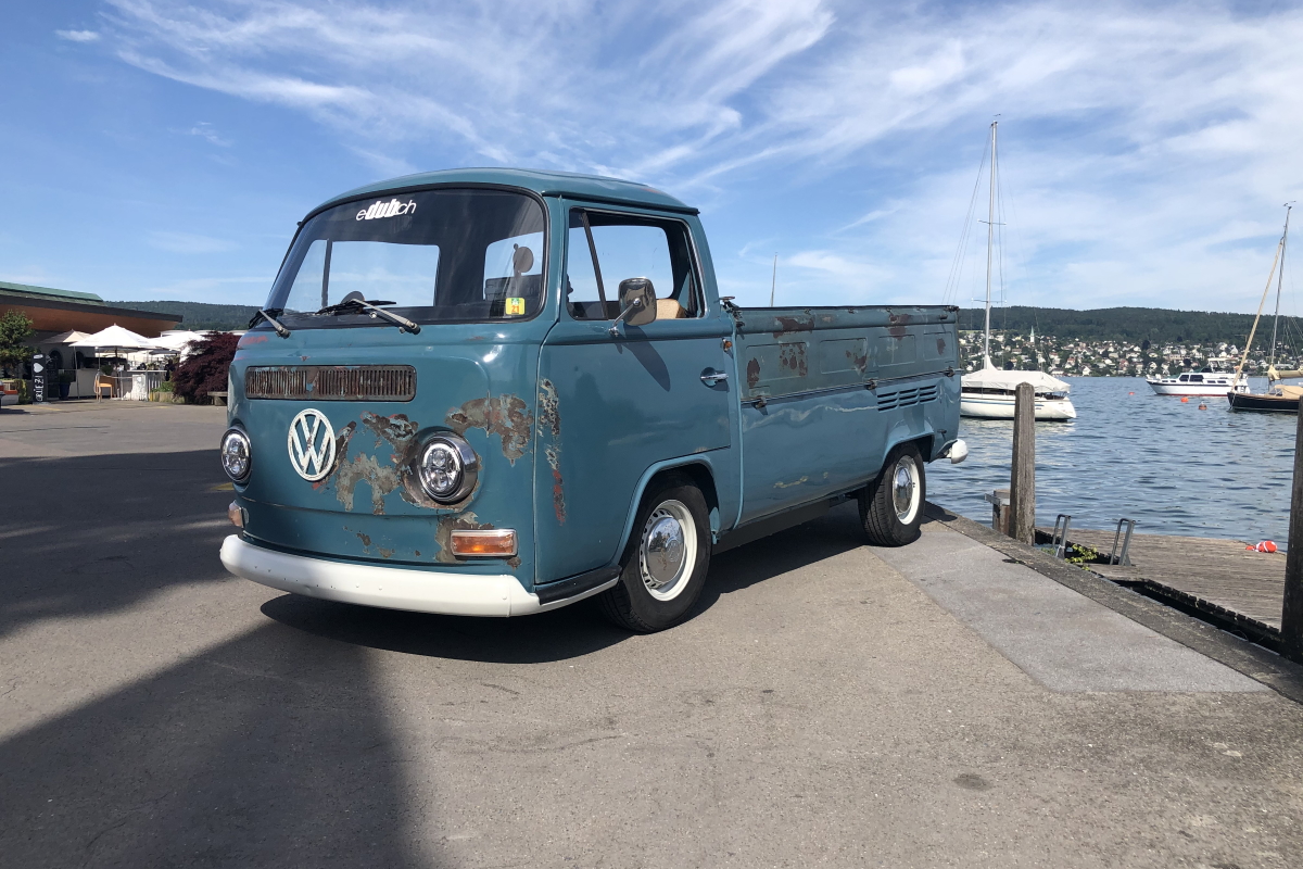 Neptuneblue patina electrified VW T2 PickUp esoro.ch