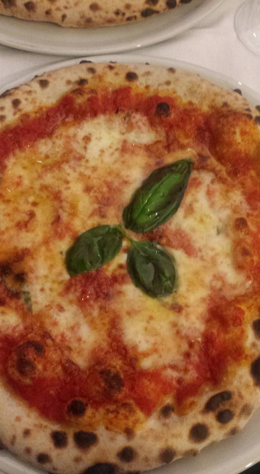 Il Piccolo Buco nei pressi di Fontana di Trevi Roma. EsploraRoma