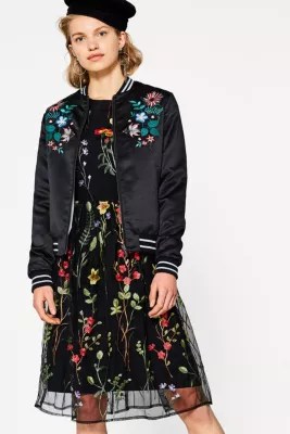 Esprit Feminines MeshKleid mit BlumenStickerei im