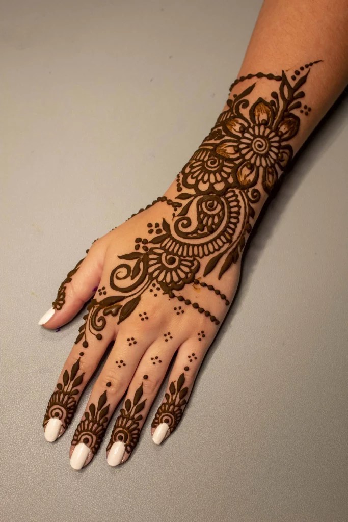 Essential Henna - Henna Artist