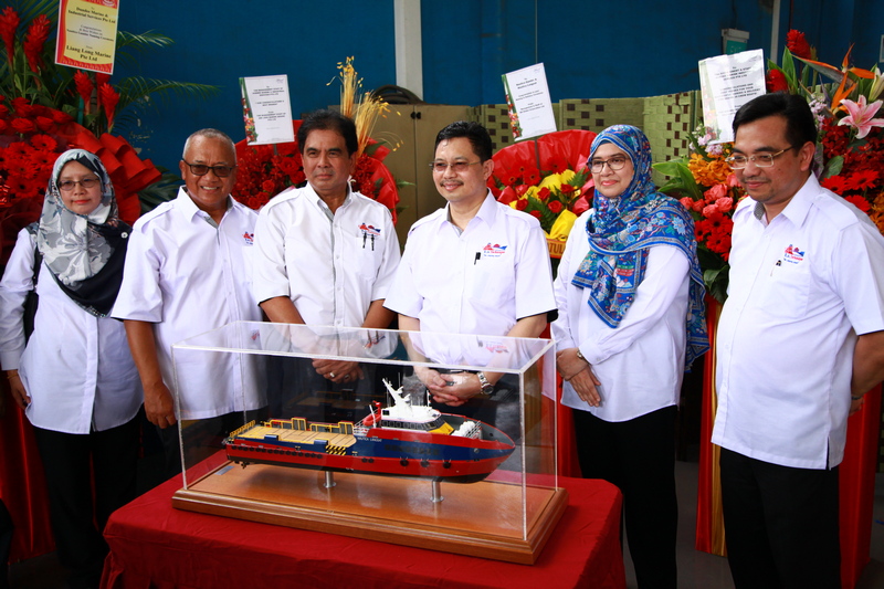 Dundee Ship Launch Essential Werkz