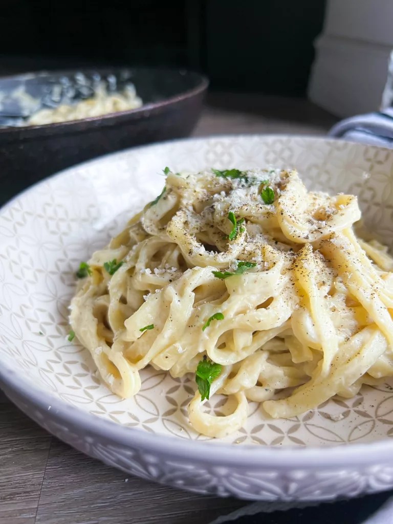 Creamy Vegan Alfredo Sauce Made With Cashews Essy Cooks