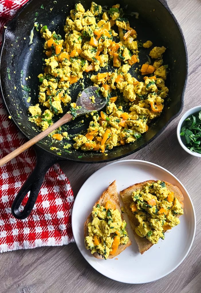 Best Tofu Scramble Recipe In 15 Minutes Essy Cooks