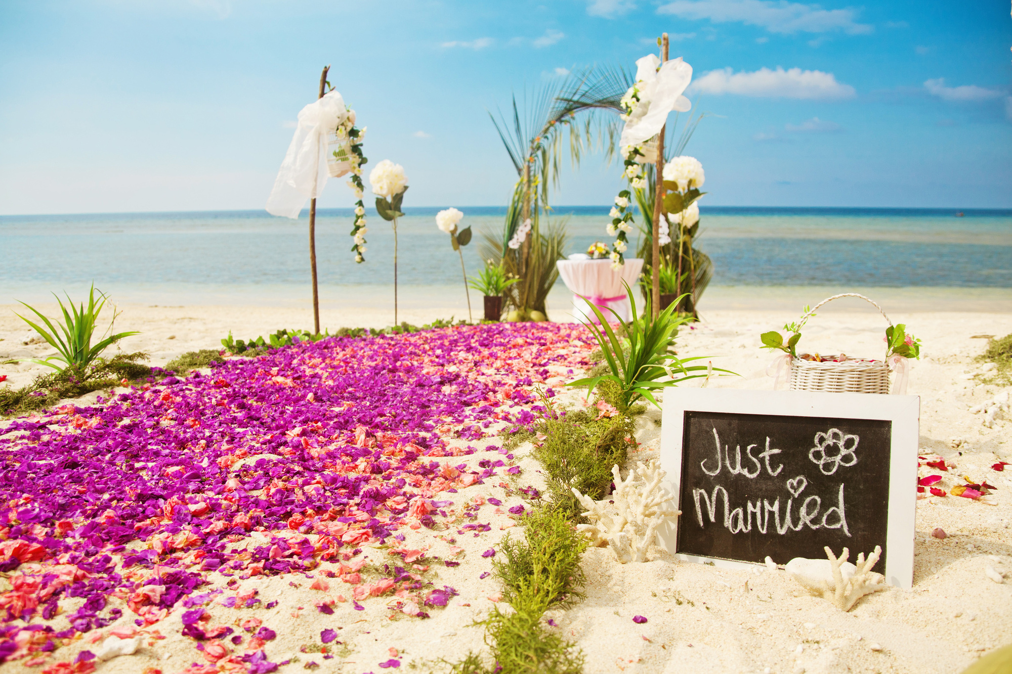 10 Tips For Planning a Beach Wedding