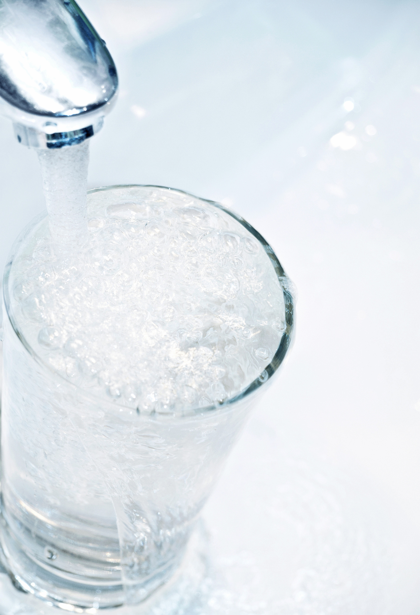 8 Benefits to Drinking Plenty of Water