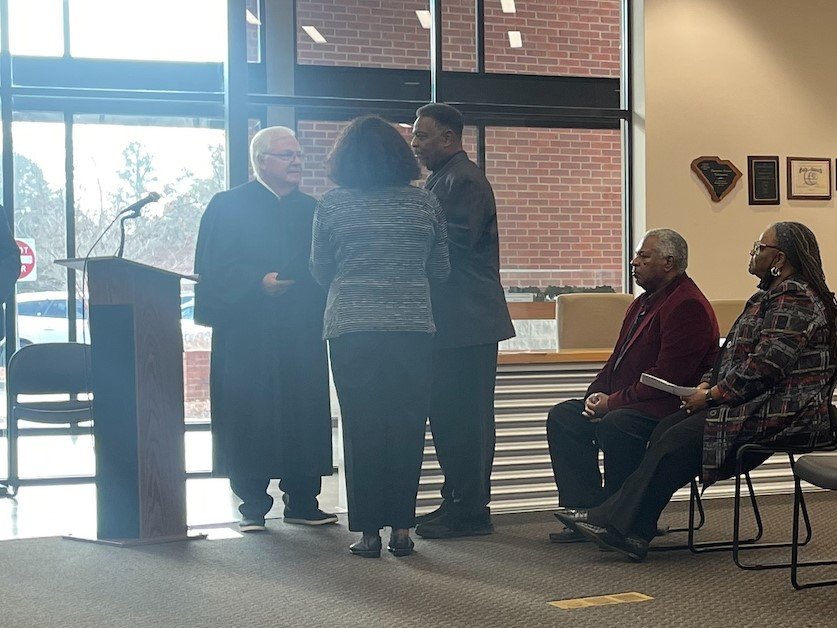 Republican Coker sworn in to Clarendon County Council along with